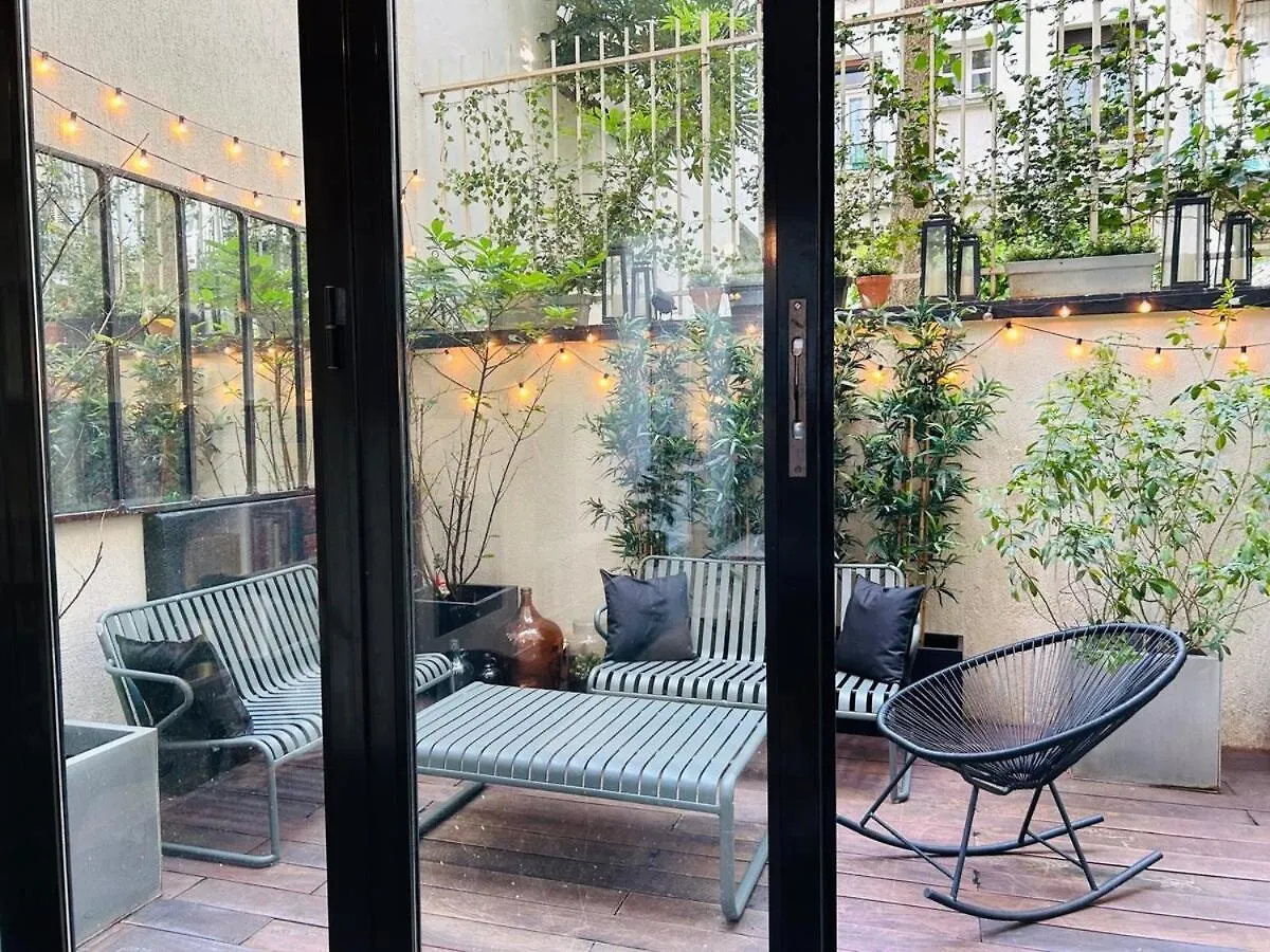 Loft In Paris Apartment